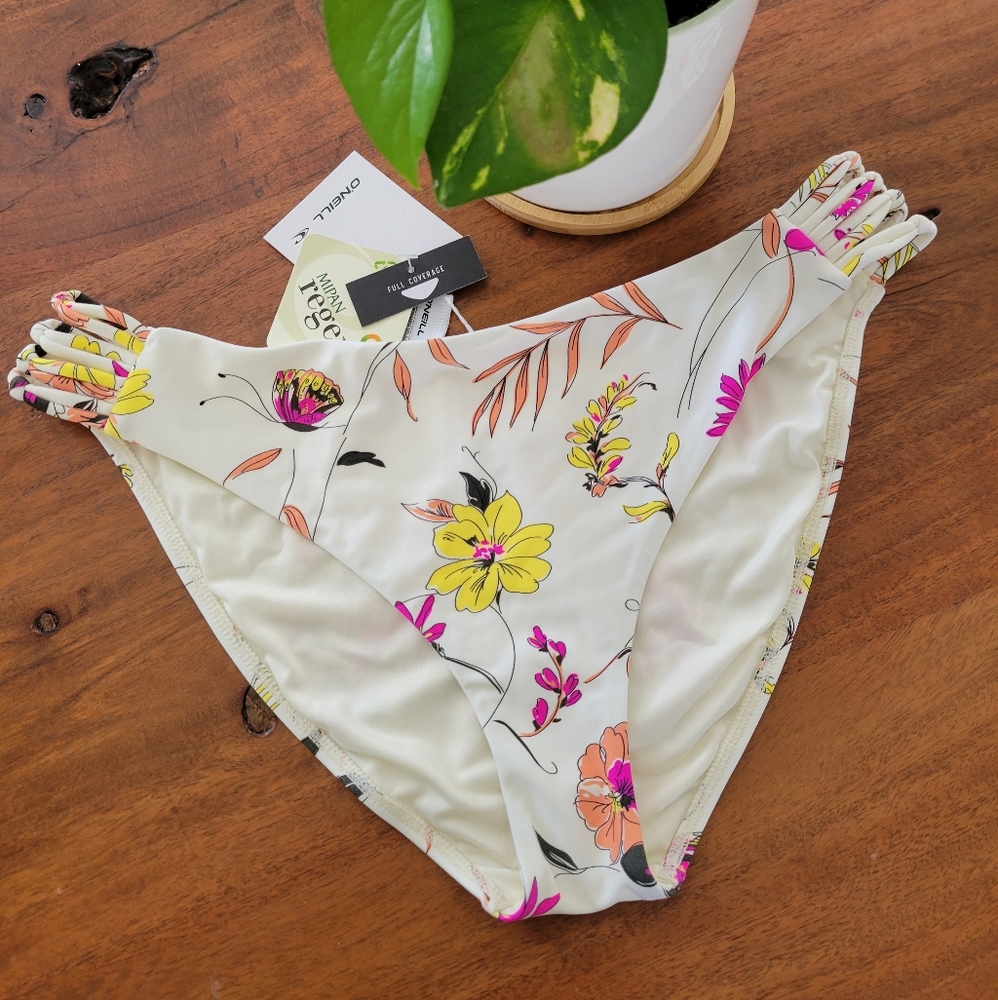 🌼NWT O'Neill bikini bottoms!